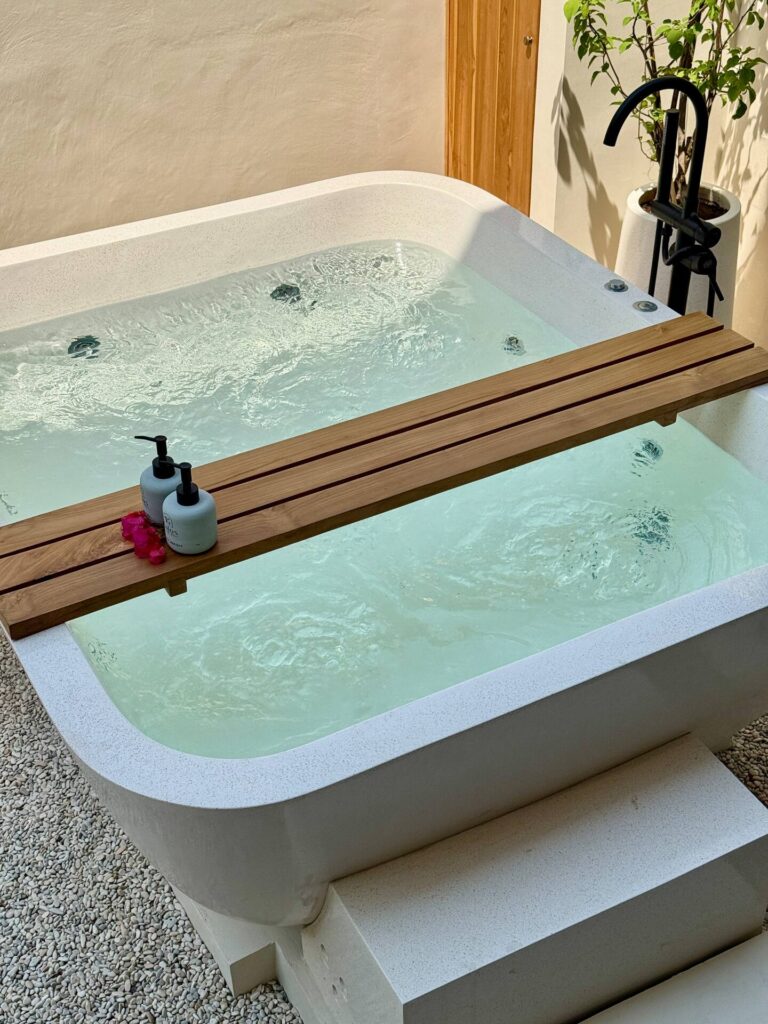 9996f0c4-8111-4e2b-98a4-d728d421673d